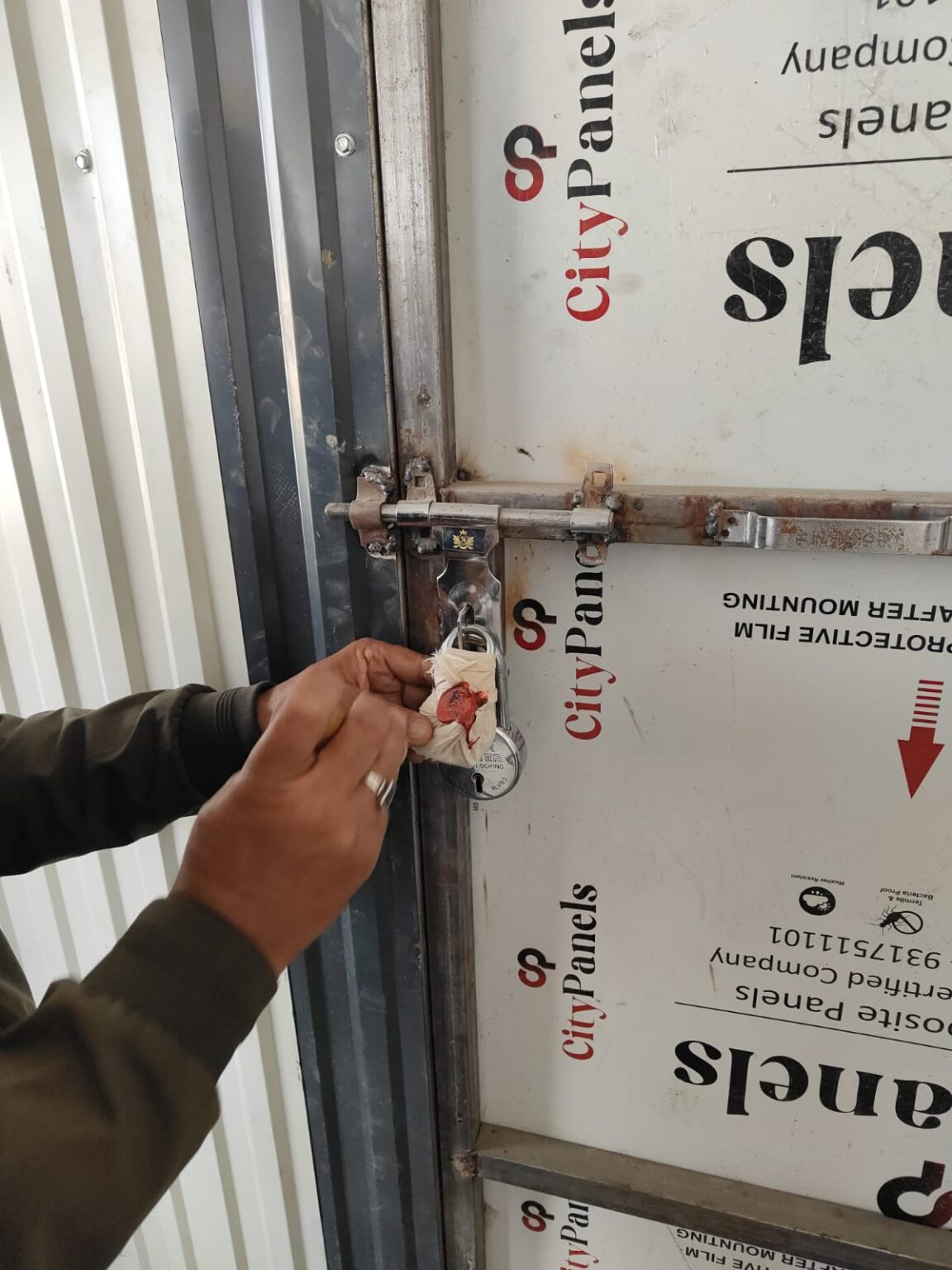 एमडीडीए की बड़ी कार्रवाई, सेलाकुई में 10 बीघा अवैध प्लाटिंग पर चला बुलडोजर