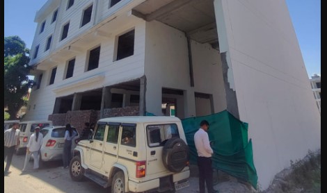 एमडीडीए का बड़ा एक्शन,  ऋषिकेश-कुंआवाला में अवैध प्लॉटिंग पर चला बुलडोजर, 20 बिघा से अधिक प्लॉटिंग ध्वस्त, कई बहुमंजिला इमारतें सील