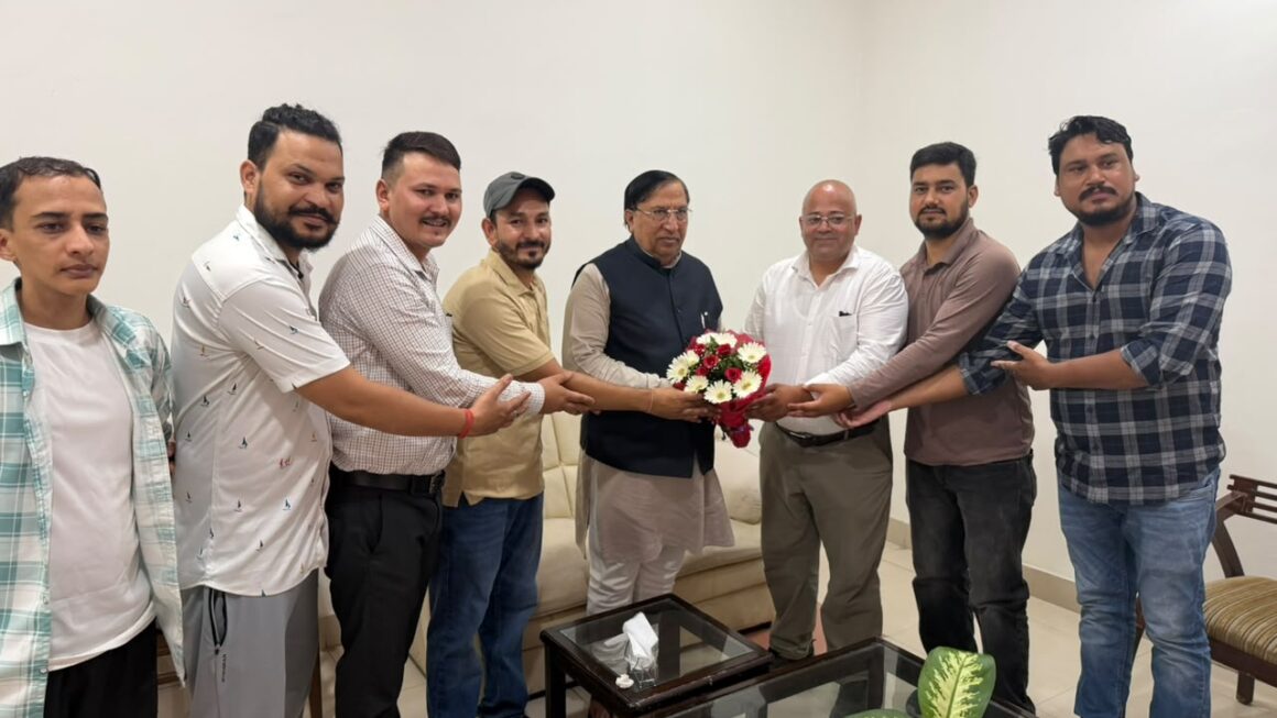 फिजियोथेरेपिस्ट रिक्तियों को लेकर राज्यसभा सांसद नरेश बंसल से प्रतिनिधिमंडल की भेंट