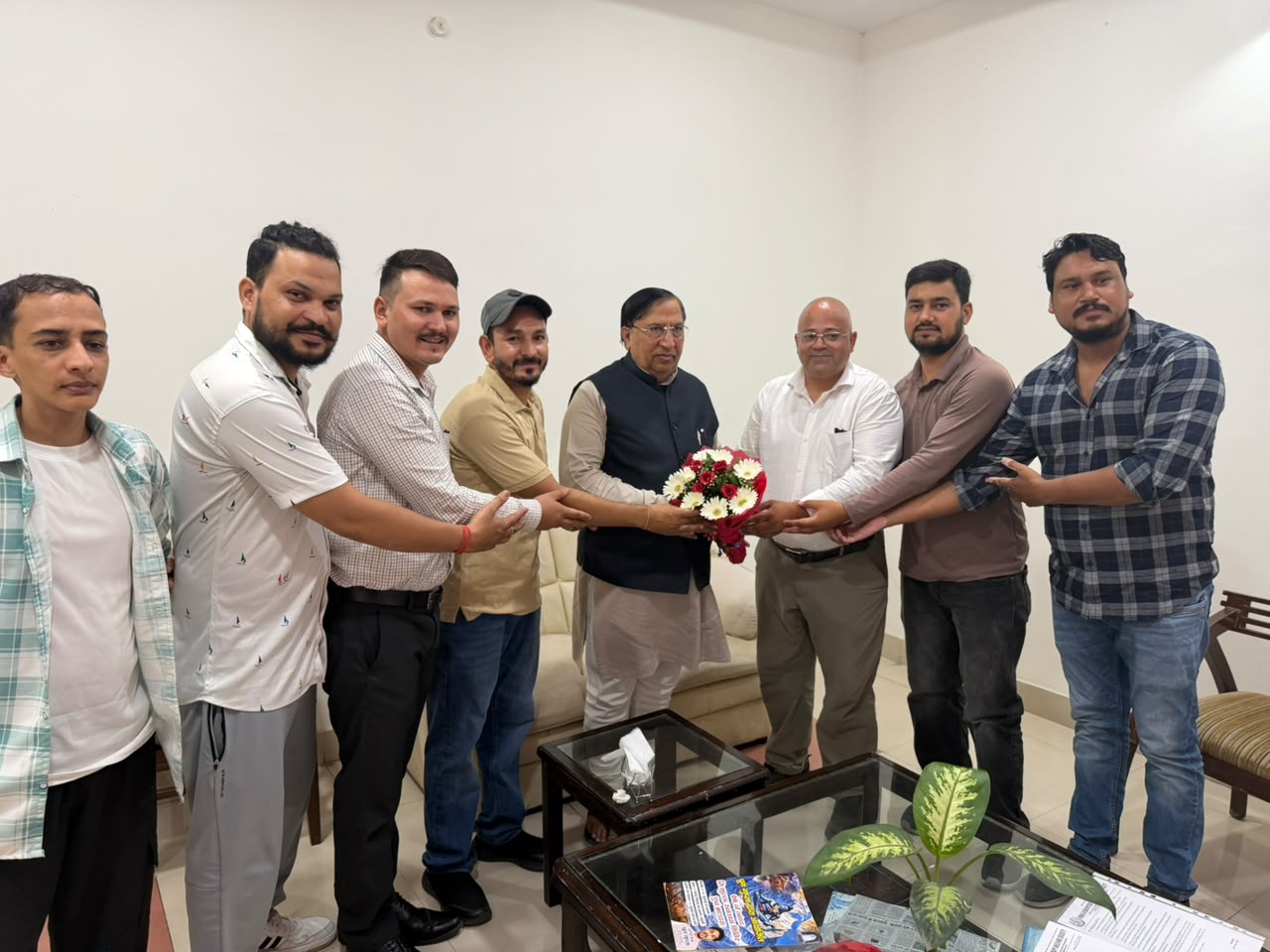 फिजियोथेरेपिस्ट रिक्तियों को लेकर राज्यसभा सांसद नरेश बंसल से प्रतिनिधिमंडल की भेंट