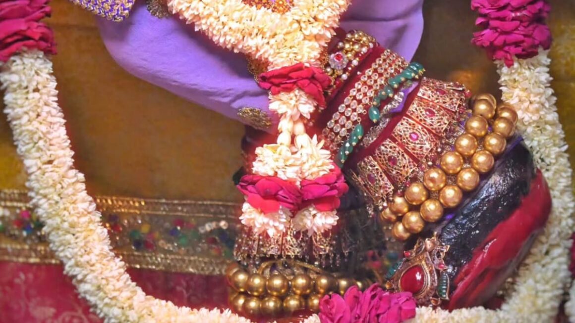 धर्मपुर के प्राचीन शिव मंदिर में भव्य कलश यात्रा के साथ श्री शिव महापुराण कथा ज्ञान महायज्ञ का शुभारंभ